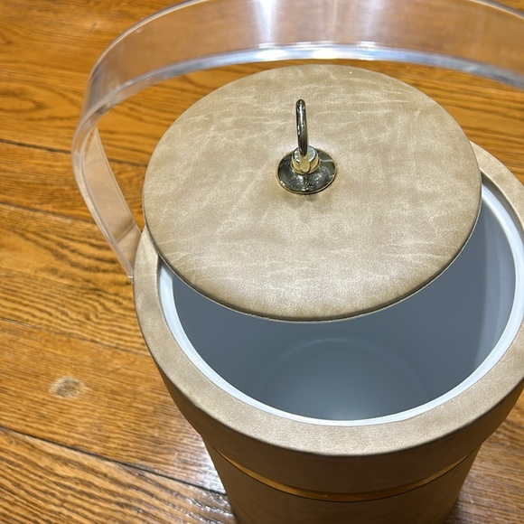 Shelton Ware faux leather Mid-Century Modern ice bucket w/lid.  Lucite handle. - Picture 3 of 11